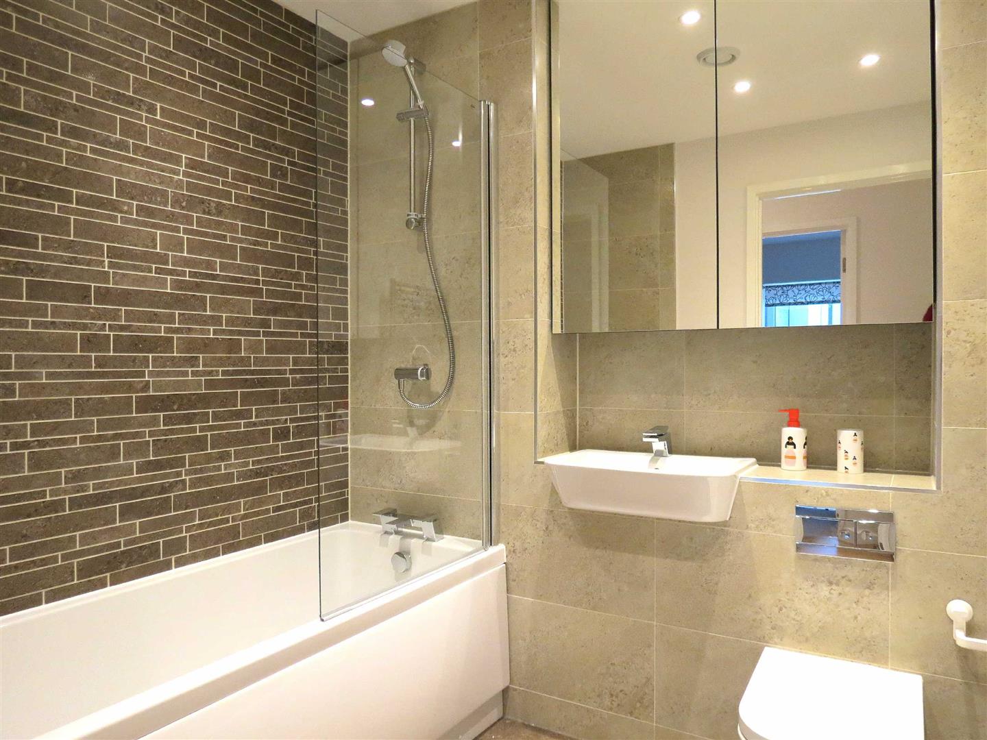 2 bed property in Falcondale Court, Park Royal